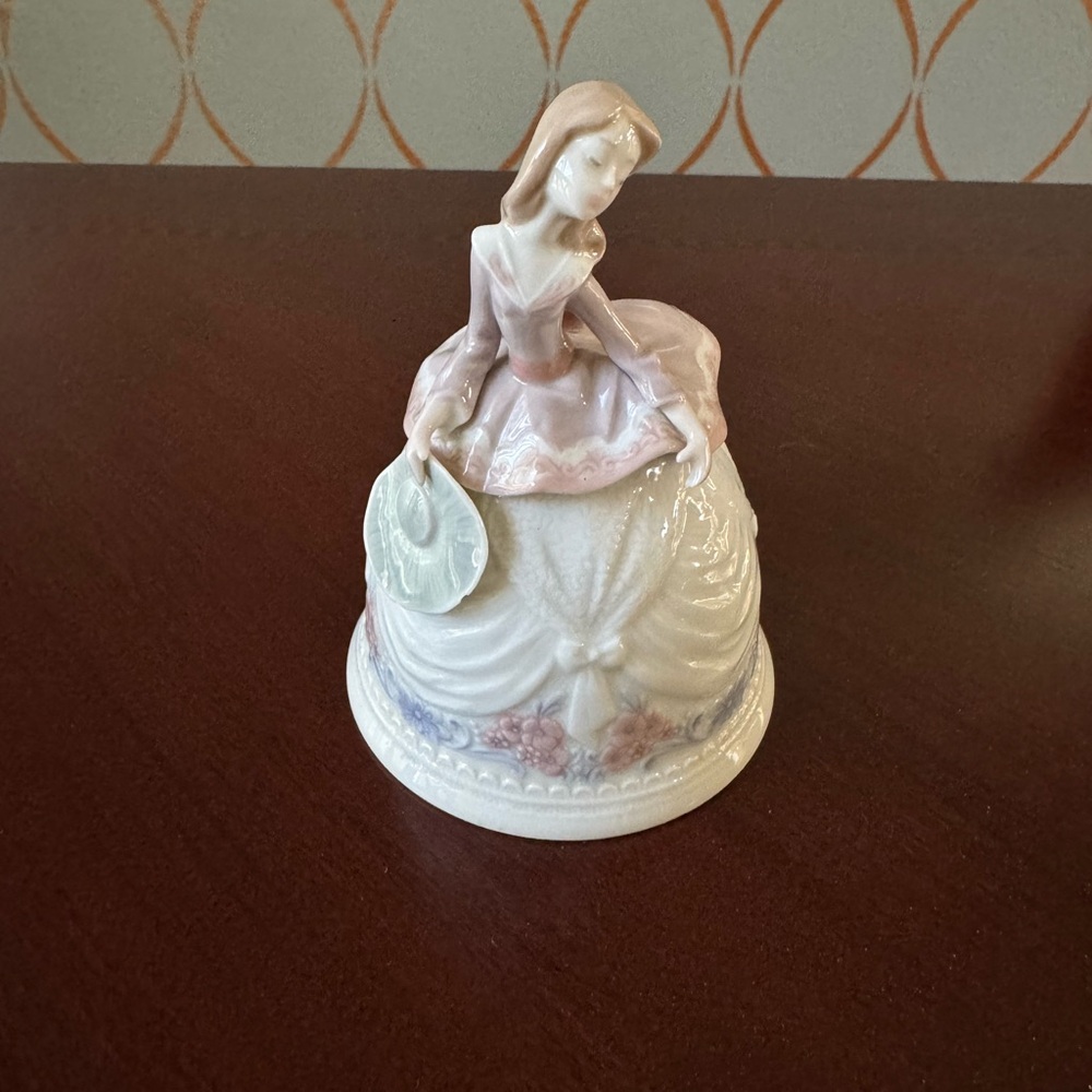Lladro Lady Figurine in Pink and Cream